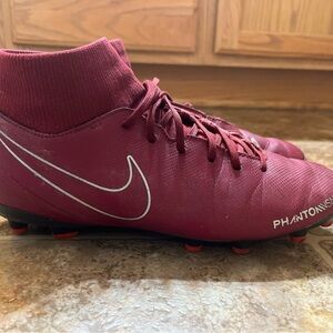 Nike Phantom soccer shoes size 8.5 men.